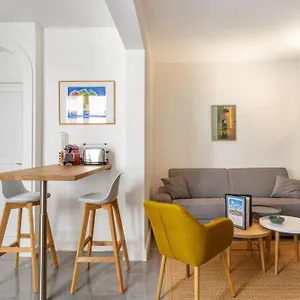 Cosy Flat Close To Marche De St Honore And Louvre Paris